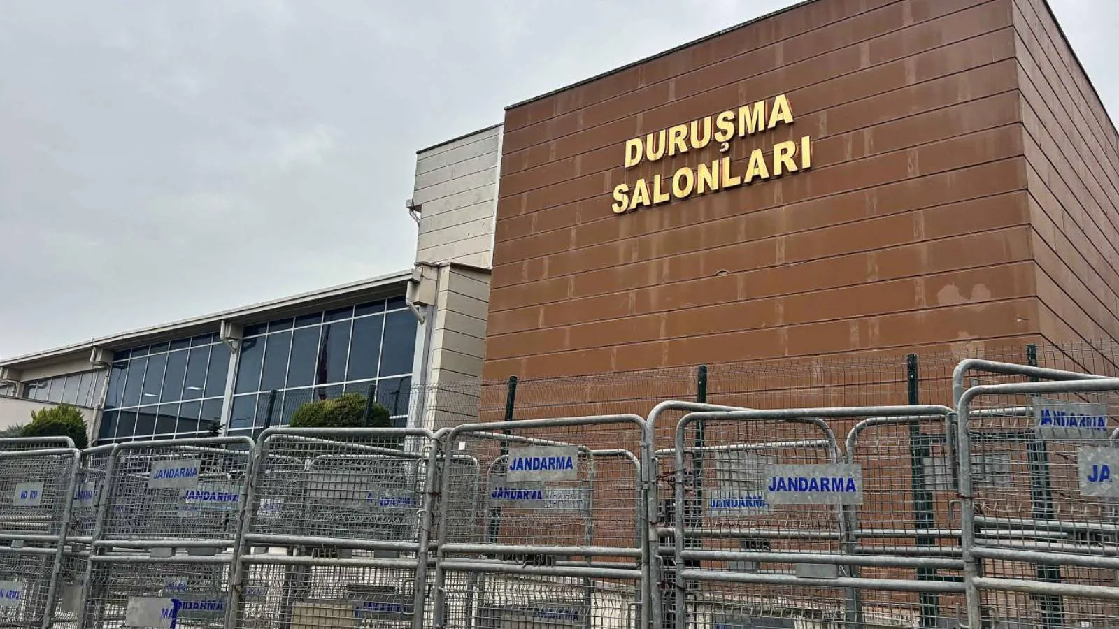 ibb-davasinda-82-gun-ibb-emlak-yonetimi-daire-baskanindan-gozyaslari-icinde-savunma-devlete-edZFtuP6