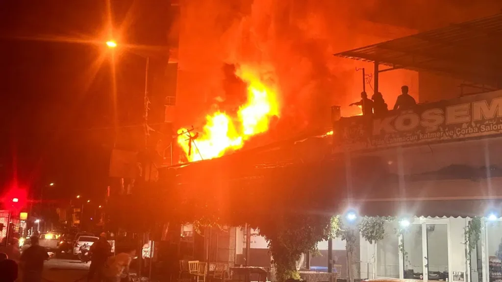 izmirde-ekmek-firininda-korkutan-yangin-eBAJhMxP