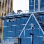 shopify-ai-ajanlarinin-alisverisi-tamamlamasina-izin-veriyor-3lzdGcN7